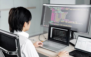 张北 ,php声明和调用变量的符号是什么？